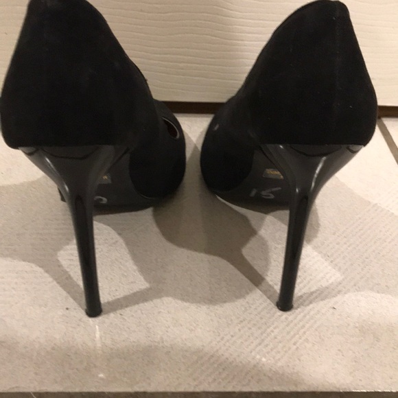 SEXY Black suede pumps! Worn inside only. 4” heel. Size 8.5 - Picture 3 of 7
